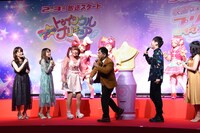 「映画プリキュアミラクルユニバース」会見の様子。