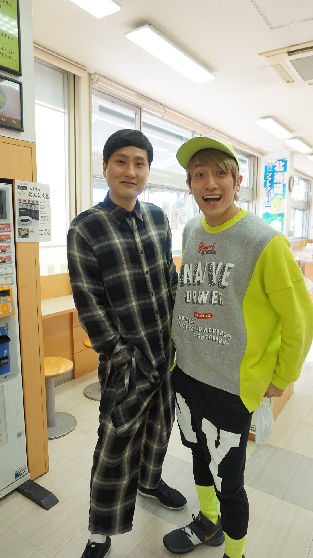 左からきつね淡路、EXIT兼近。
