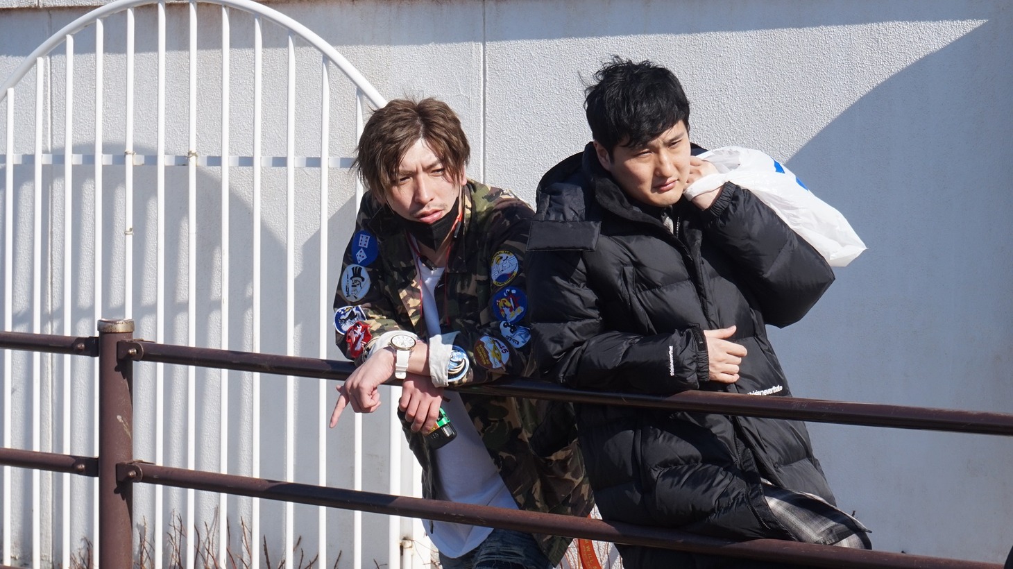 左からEXITりんたろー。、きつね淡路。