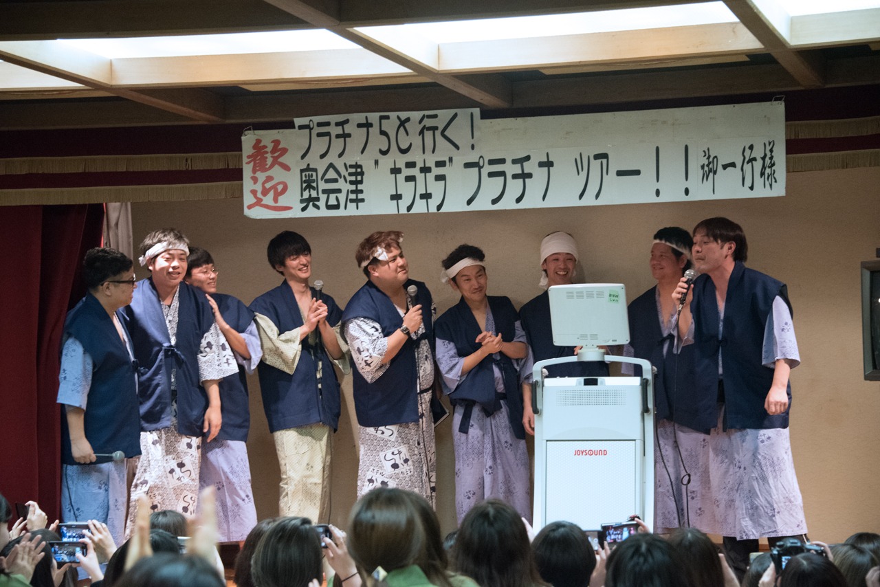 カラオケ大会の様子。