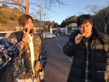 左からEXITりんたろー。、きつね淡路。