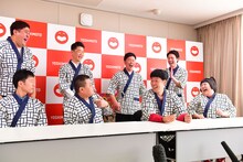 吉本新喜劇60周年新体制発表会見の様子。