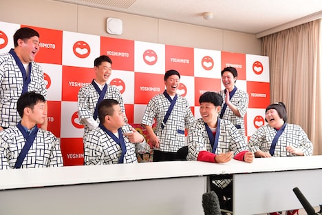 吉本新喜劇60周年新体制発表会見の様子。