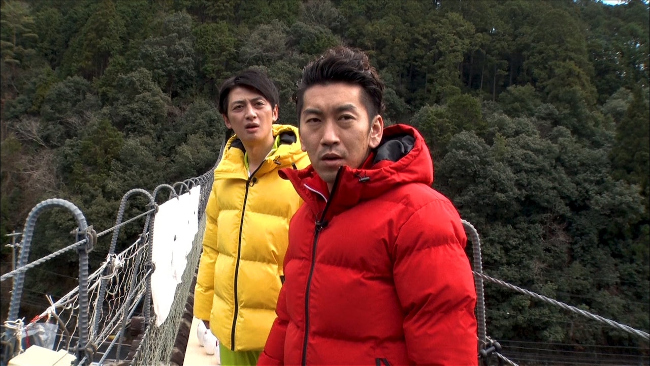 ツートライブ、吊橋の両端から同時にボール投げて“Wストライク”挑戦