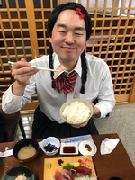昼食中のマロンちゃん。