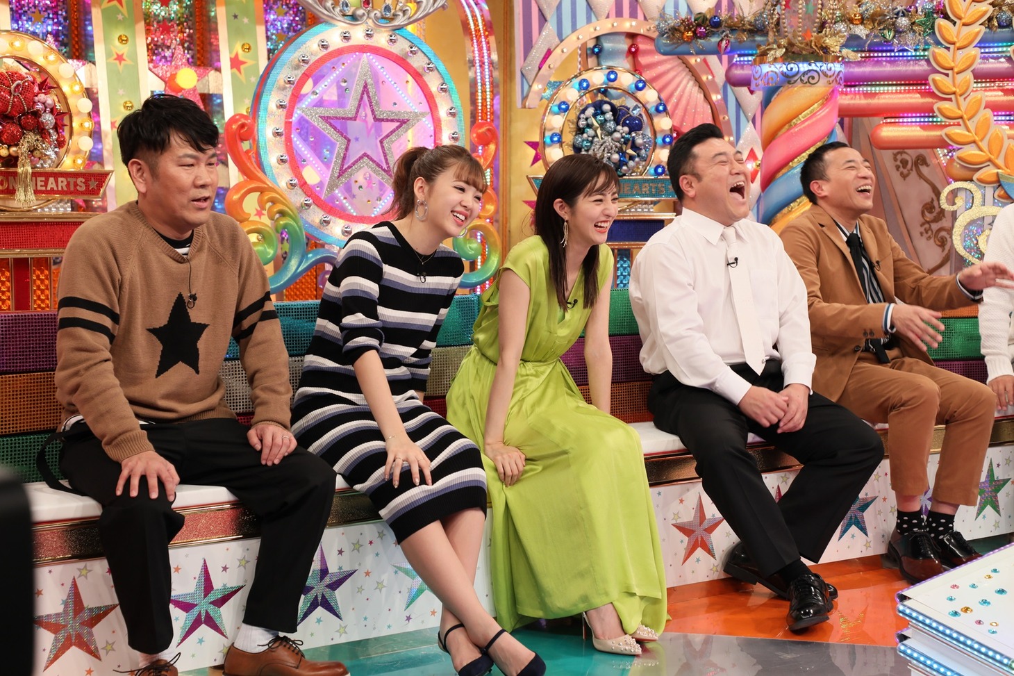 スタジオ出演者たち。(c)テレビ朝日