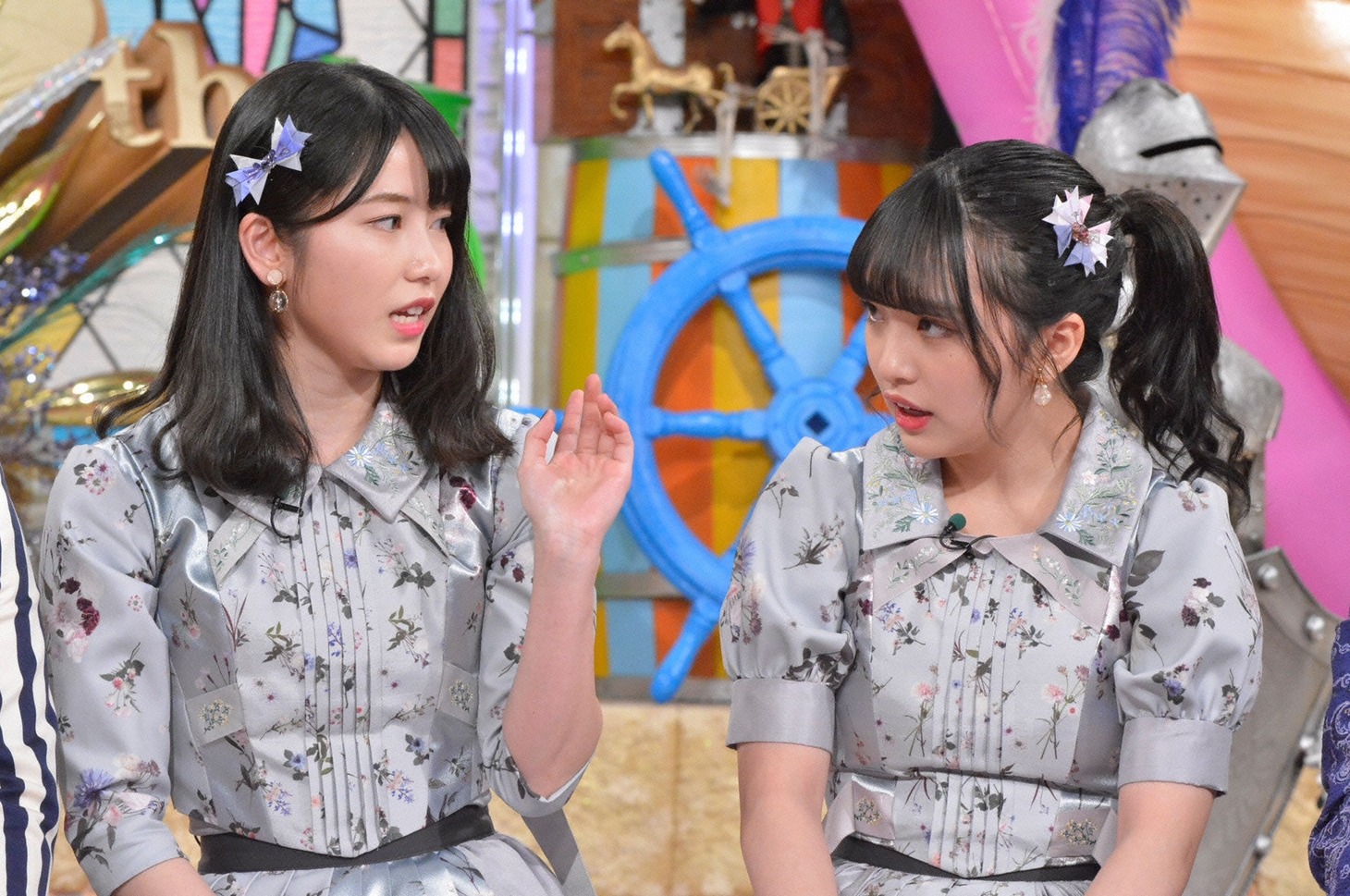左から横山由依、向井地美音。(c)読売テレビ