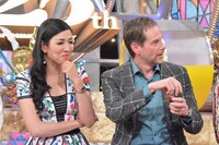 左からアンミカ、セオドール・ミラー。(c)読売テレビ