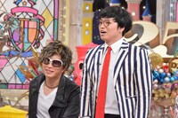 左からGACKT、シャインハッピーはぎちゃん。(c)読売テレビ