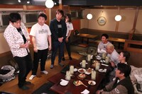変人（左）が出演する「ダウンタウンなう」のワンシーン。(c)フジテレビ