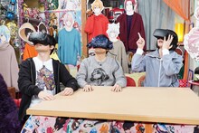 左から小出祐介、バカリズム、夢眠ねむ。(c)日本テレビ