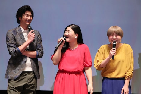 左から速水もこみち、ガンバレルーヤ。