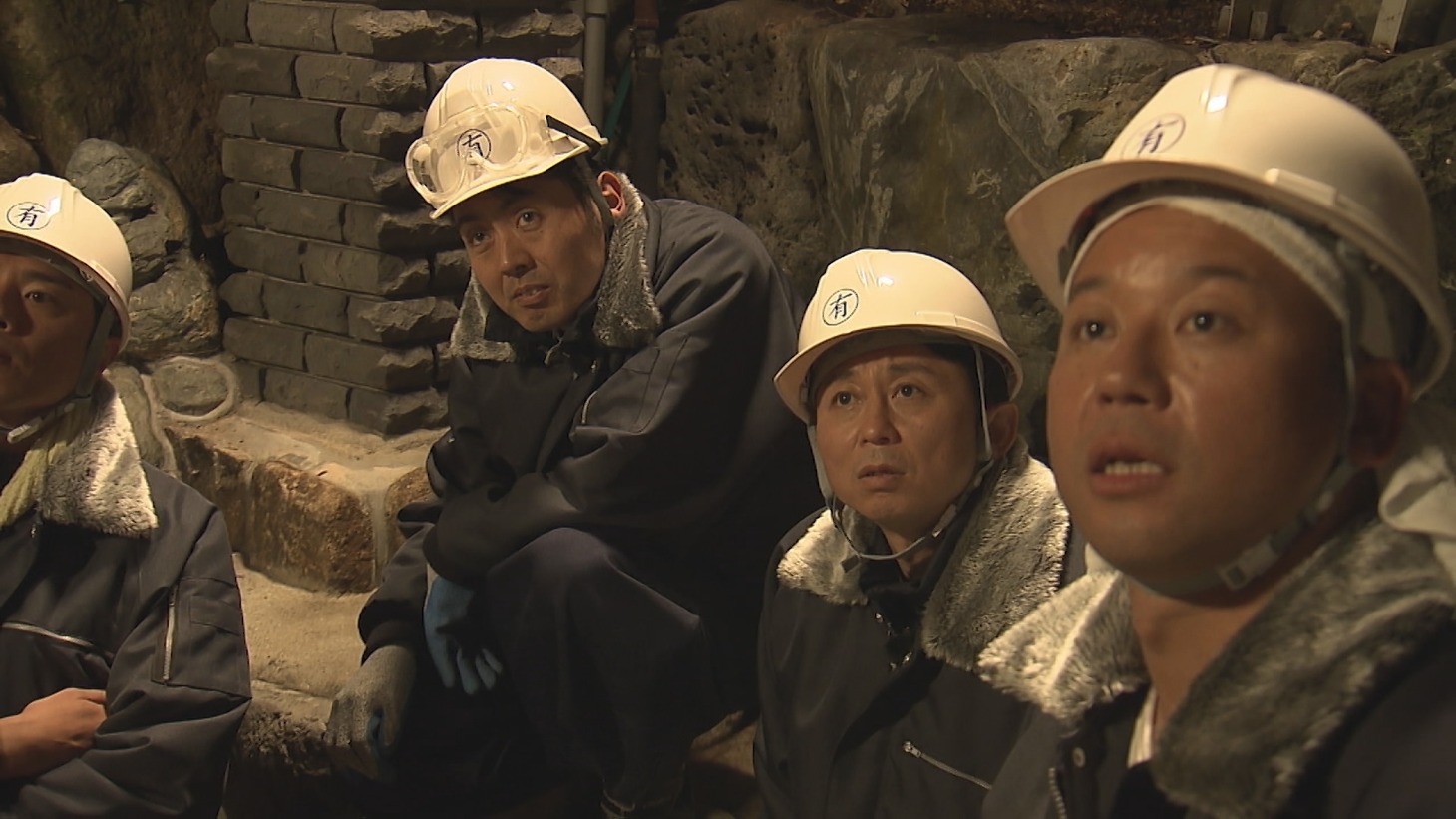 林業に挑戦する出演者たち。(c)RCC