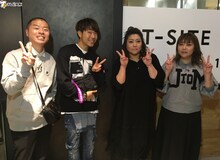 左からアキナ、海原やすよ ともこ。