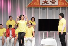 ネタを披露するマヂカルラブリー。