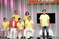 ネタを披露するおいでやす小田。