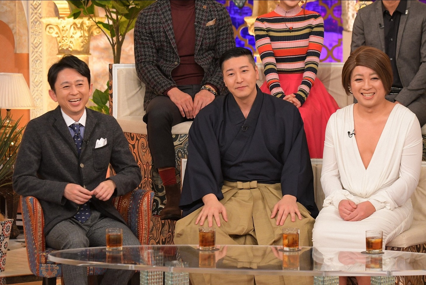 （左から）有吉弘行、チョコレートプラネット。(c)TBS