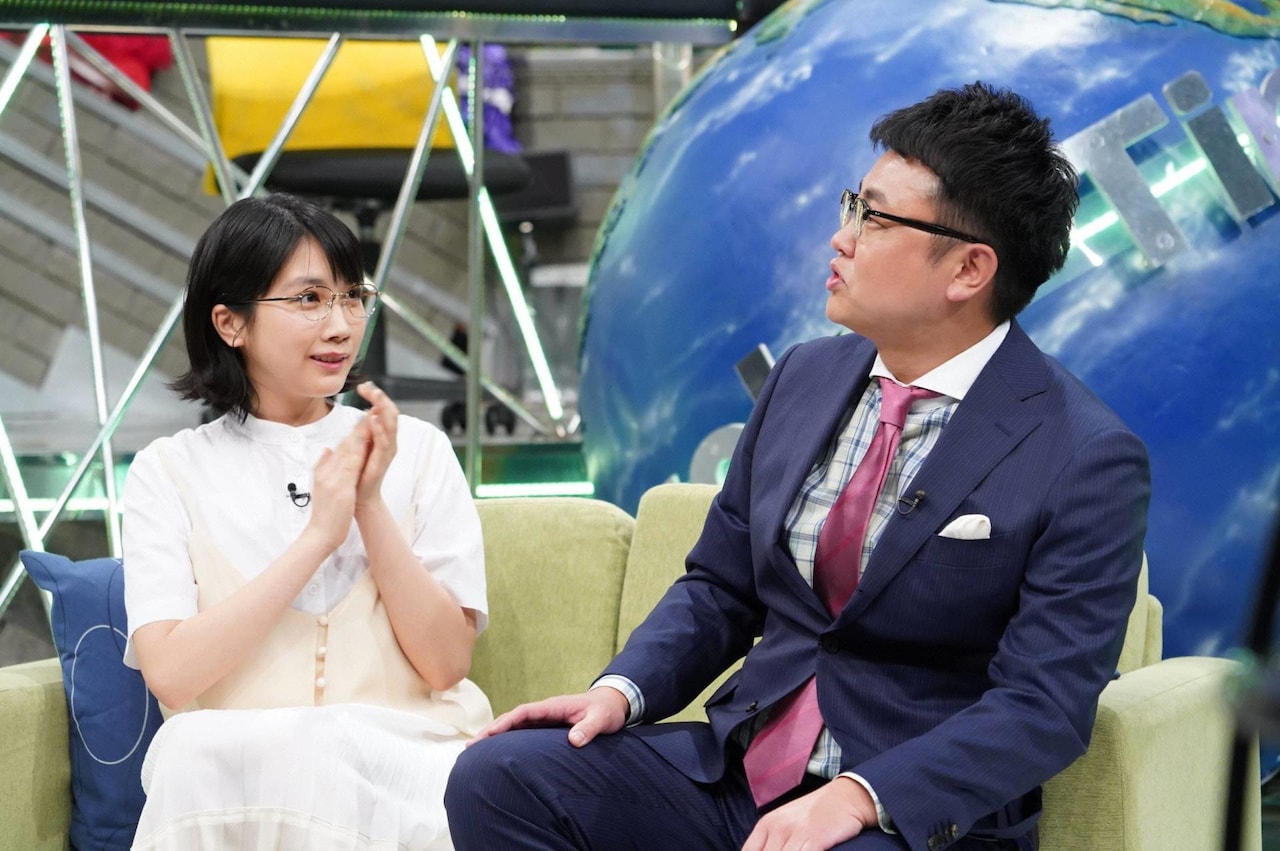 「全力！脱力タイムズ」に出演する（左から）松本穂香、銀シャリ橋本。(c)フジテレビ