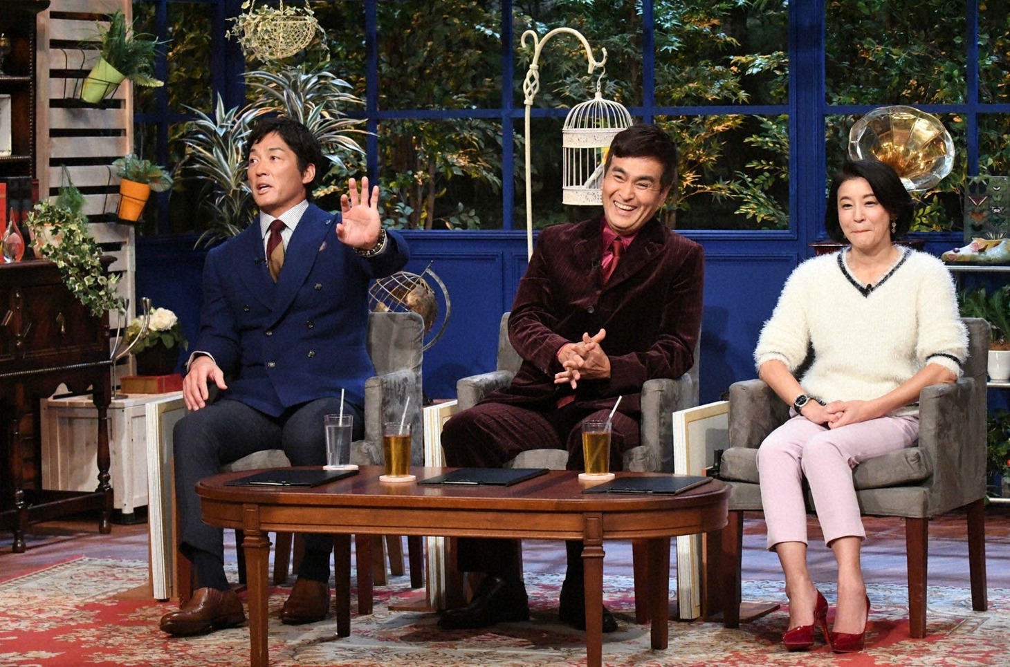 （左から）長嶋一茂、石原良純、高嶋ちさ子。(c)テレビ朝日