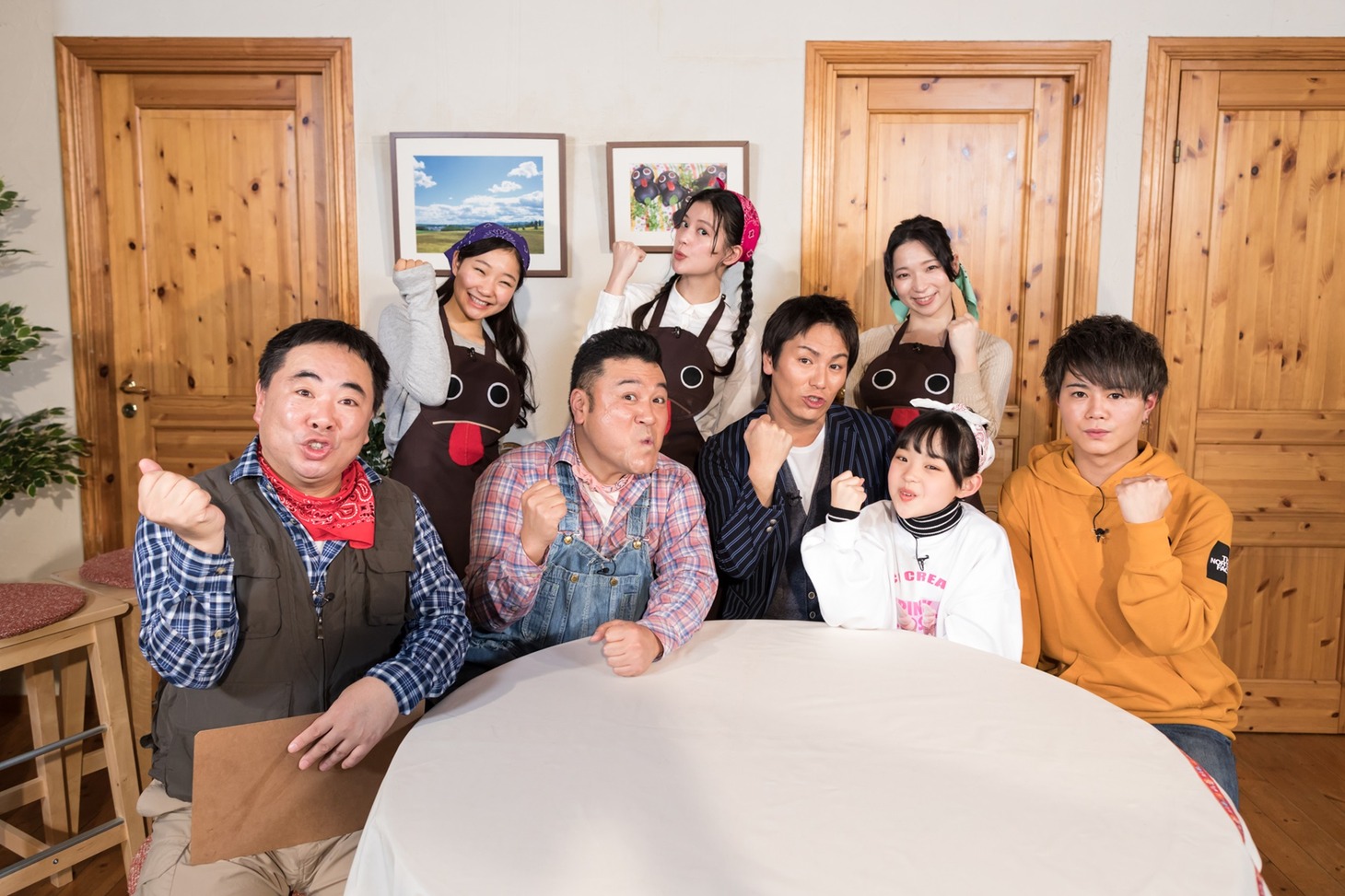 「ザキ山小屋」の出演者たち。(c)ABC