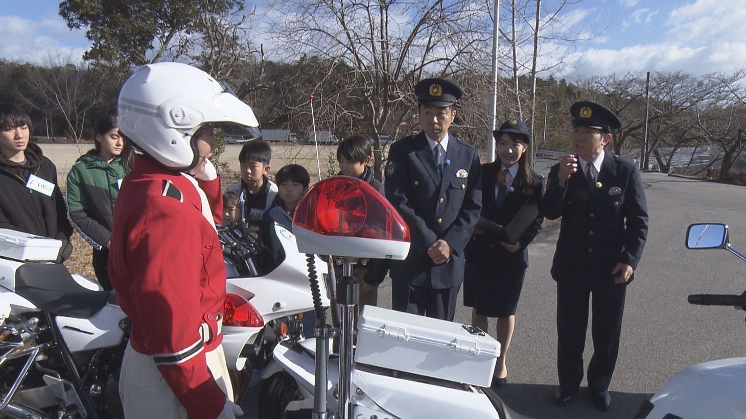 「あいち県警 特命笑活係 よゐこのよいこ大作戦！」のワンシーン。(c)メ～テレ