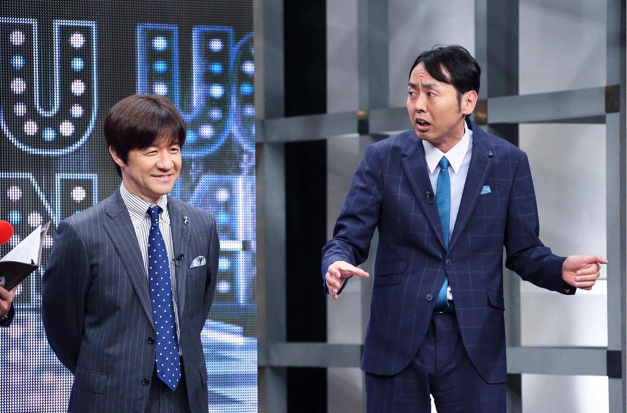 番組MCの内村光良（左）とお笑いを熱く語るアンガールズ田中（右）。