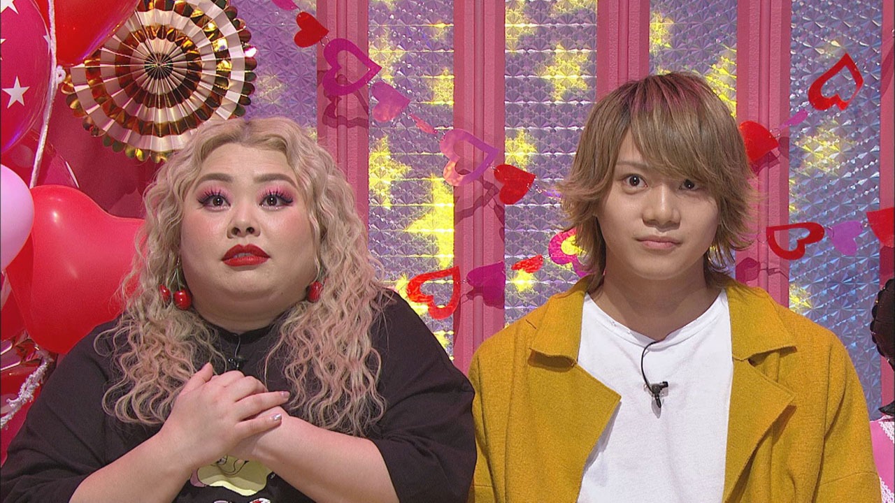 渡辺直美（左）と佐藤流司（右）。(c)フジテレビ