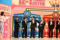 会見のワンシーン。(c)関西テレビ