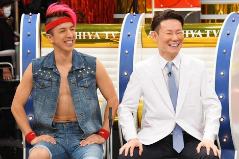 左から2700ツネ、湘南美容クリニック大阪心斎橋院院長の今井邦彦氏。(c)MBS