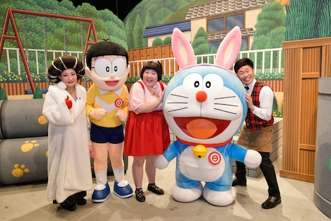 左から末成由美、のび太、酒井藍、ドラえもん、吉田裕。