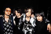 [ALEXANDROS]の川上洋平（左から3人目）。