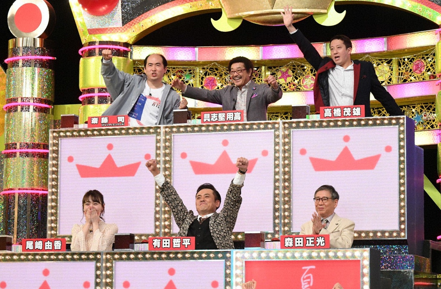 「くりぃむクイズ ミラクル9」に登場する、くりぃむしちゅー有田（前列中央）ら「有田ナイン」。(c)テレビ朝日