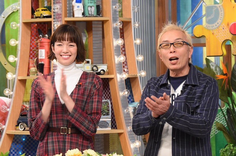 左から佐藤栞里、所ジョージ。(c)日本テレビ