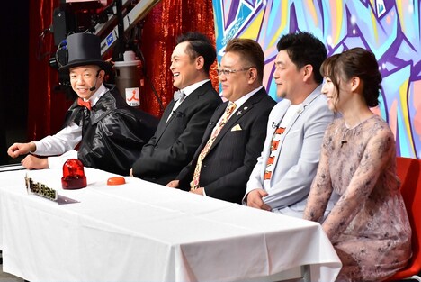 （左から）バイきんぐ小峠、くりぃむしちゅー有田、サンドウィッチマン、水野マーフィー波奈。(c)TBS