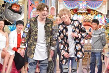 漫才を披露するEXIT。(c)読売テレビ