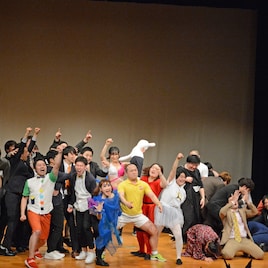 ワタナベがスクール対抗戦を1点差で制す、JCAはギャグで一矢報いる