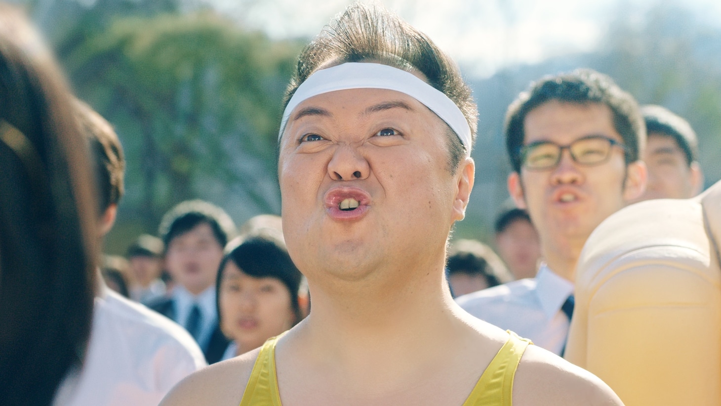 「デカビタC ダブルスーパーチャージ」新CMのワンシーン。