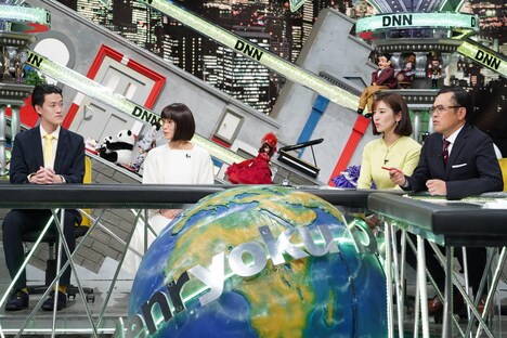 （左から）霜降り明星・粗品、山口紗弥加、小澤陽子アナ、アリタ哲平。(c)フジテレビ