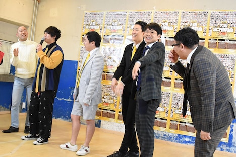 会見中の様子。