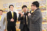 会見中の様子。