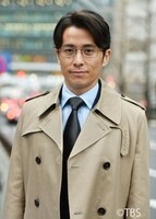 ドラマ「インハンド」にエリート官僚役で出演するオリエンタルラジオ藤森。