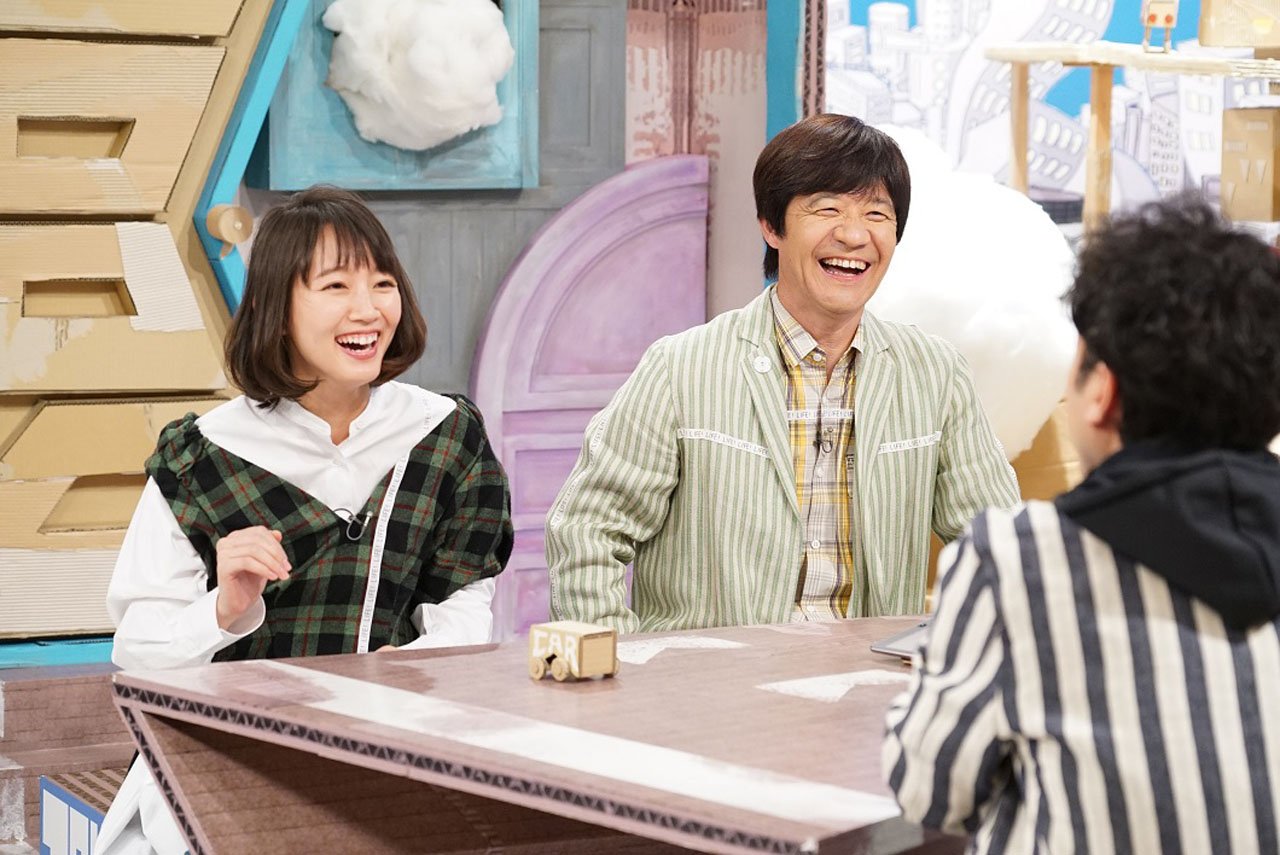 トークする吉岡里帆（左）と内村光良（右）。(c)NHK