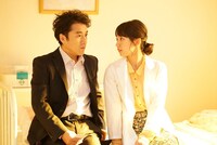 コント「みんな大好き！バカヤロわかな先生」より、ムロツヨシ（左）と吉岡里帆（右）。(c)NHK