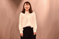 ライブのエンディングで挨拶する吉住。