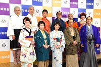 「水谷千重子初座長公演 水谷千重子50周年記念公演」に出演する（前列左から）高橋ひとみ、YOU、水谷千重子、田山涼成、原田龍二、（後列左から）シソンヌ、春麗、あご勇、バッファロー吾郎A、尼神インター誠子。