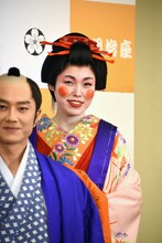 尼神インター誠子（右）