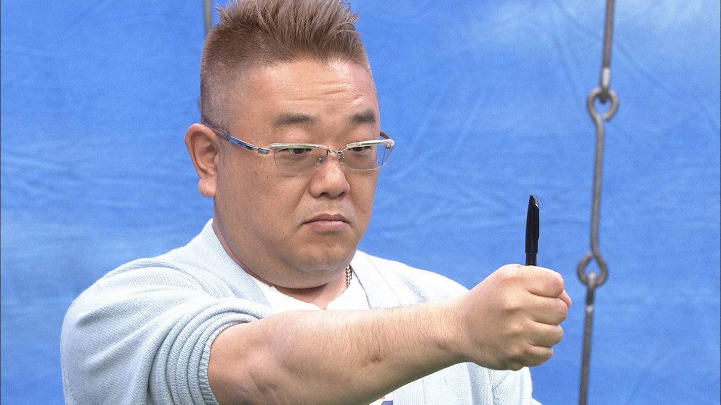 「芸能人が本気で考えた！ドッキリGP」SPに出演する、サンドウィッチマン伊達。(c)フジテレビ