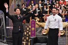 左から有吉弘行、ベリッシモ・フランチェスコ。(c)日本テレビ