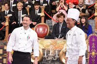 左からベリッシモ・フランチェスコ、茂出木浩司。(c)日本テレビ