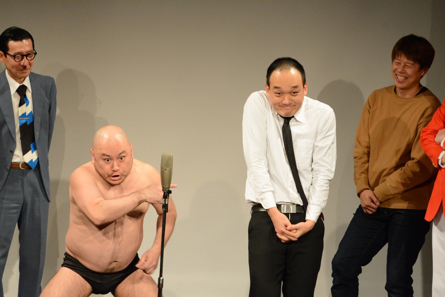 「ノーセンス トム・ブラウン」のワンシーン。